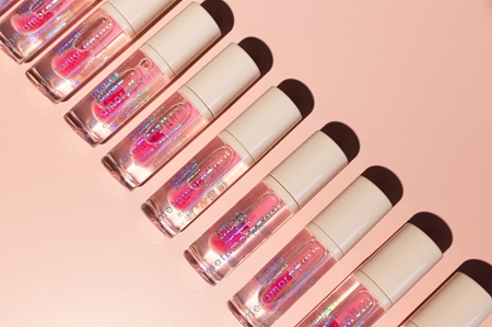 MUA Makeup Academy Metamorphosis Lip Oil for lips and cheeks