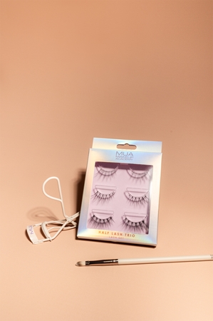 MUA Makeup Academy Brushes Angled Brow & Liner Eyebrow and Eyeliner Brush