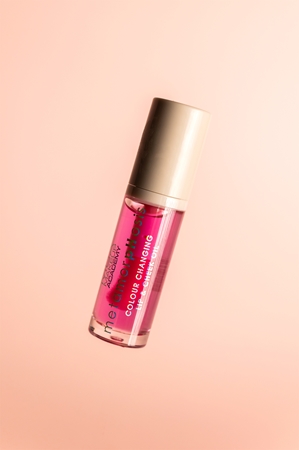 MUA Makeup Academy Metamorphosis Lip Oil for lips and cheeks