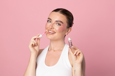 MUA Makeup Academy Metamorphosis Lip Oil for lips and cheeks