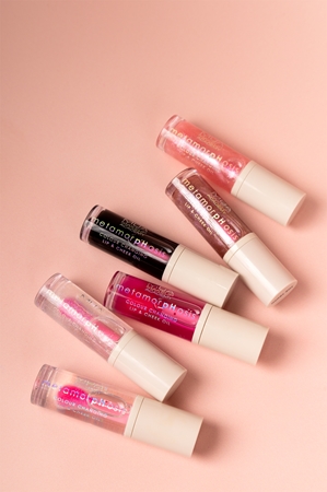 MUA Makeup Academy Metamorphosis Lip Oil for lips and cheeks