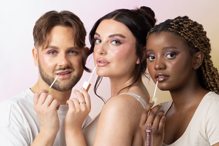 MUA Makeup Academy Virtual Glow brillant à lèvres nourrissant pour un éclat lumineux