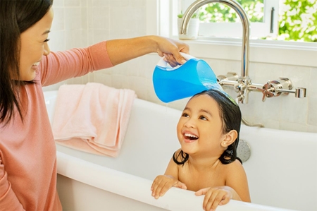 Munchkin Rinse Bath Rinser nádoba na smývání šampónu