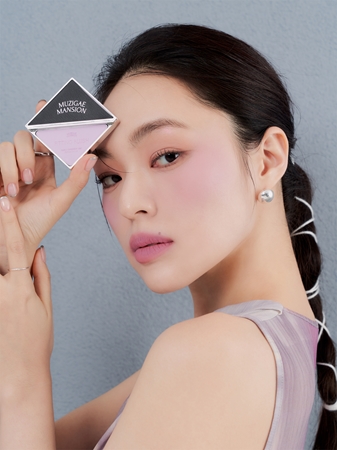 MUZIGAE MANSION Fitting Blush tvářenka s matným efektem