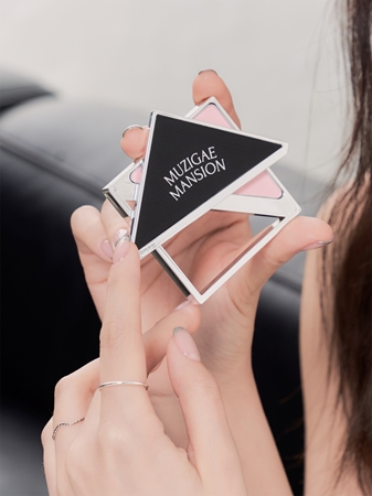 MUZIGAE MANSION Fitting Blush blusher with matt effect