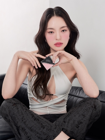 MUZIGAE MANSION Fitting Blush blusher with matt effect