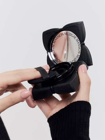 MUZIGAE MANSION Sleek Matt Cushion dlouhotrvající make-up v houbičce SPF 50+ pro dokonalý vzhled