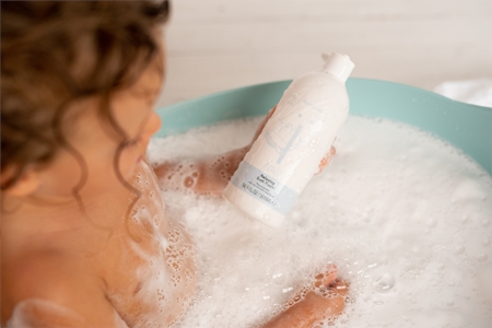 Naif Baby & Kids Bath Foam relaxační pěna do koupele pro děti