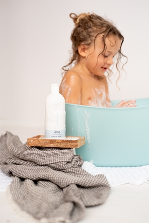 Naif Baby & Kids Bath Foam relaxační pěna do koupele pro děti