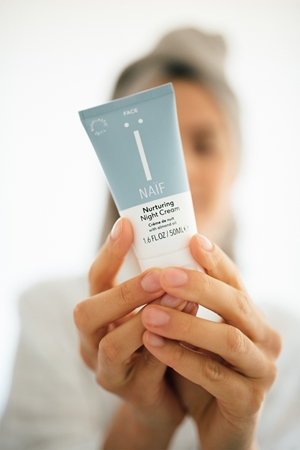 Naif Face Nurturing Night Cream creme suave para a noite