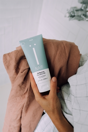Naif Personal Care Conditioner der nährende Conditioner für alle Haartypen