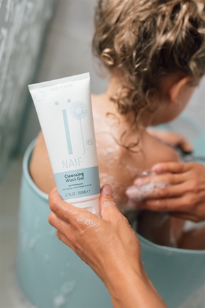 Naif Baby & Kids Wash Gel čisticí a mycí gel pro děti a miminka na tělo a obličej