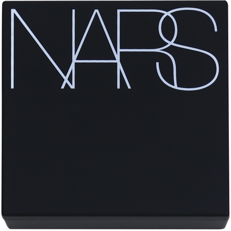 NARS All Day Luminous posvetlitveni kompaktni make-up s pudrastim učinkom