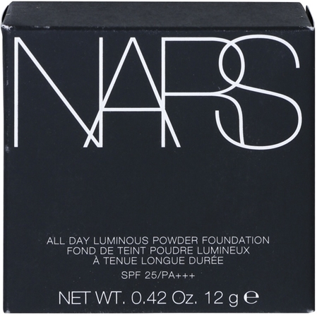 NARS All Day Luminous posvetlitveni kompaktni make-up s pudrastim učinkom