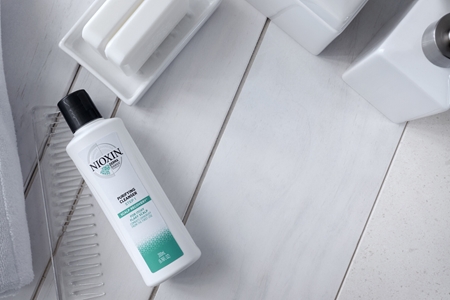 Nioxin Scalp Recovery Cleanser šampon pro řídnoucí a zplihlé vlasy proti lupům