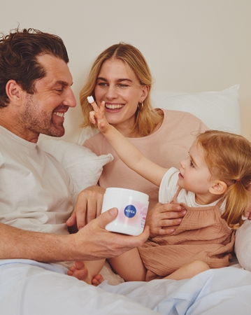 NIVEA Family Care kevyt kosteusvoide kasvoille, käsille ja vartalolle