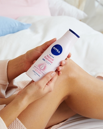 NIVEA Natural Radiance Kroppslotion Med en lätt tonande effekt