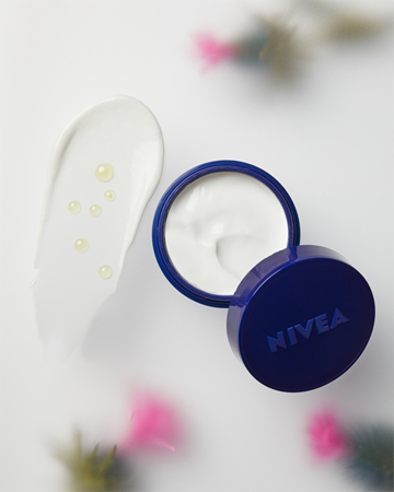 NIVEA Naturally Good нощен крем против първи бръчки
