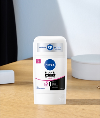 NIVEA Black & White Invisible Clear tuhý antiperspirant