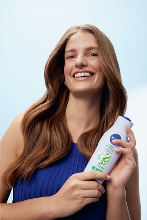 NIVEA 2in1 Care Express Protect & Moisture sampon si balsam 2 in 1