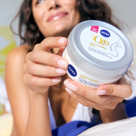 NIVEA Q10 Multi Power zpevňující a remodelační krém 4 v 1