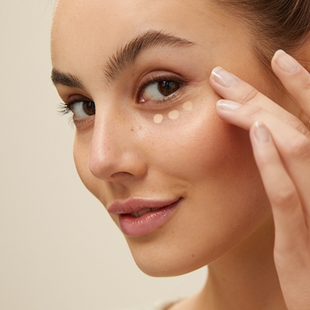 NIVEA Hyaluron Cellular Filler cremă hidratantă nuanțatoare pentru ochi