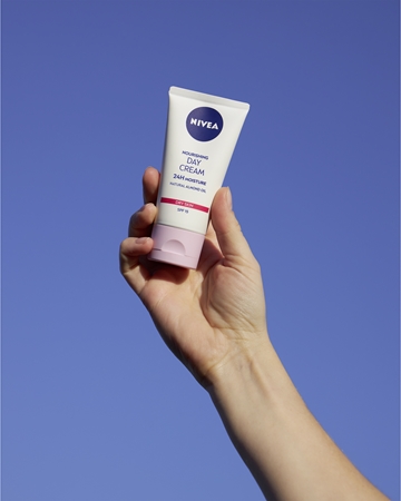 NIVEA Nourishing tápláló nappali krém száraz bőrre
