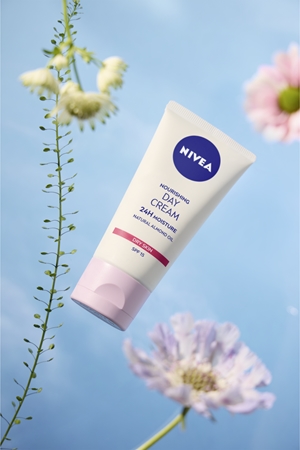 NIVEA Nourishing tápláló nappali krém száraz bőrre