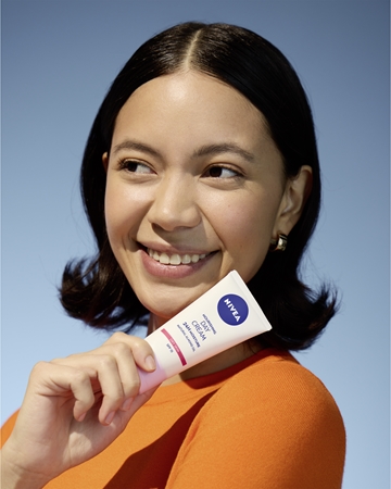 NIVEA Nourishing tápláló nappali krém száraz bőrre