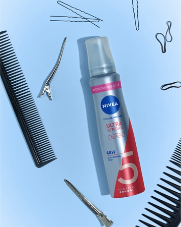 NIVEA Ultra Strong pěnové tužidlo