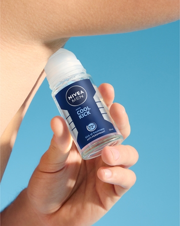 NIVEA MEN Cool Kick antitraspirante roll-on per uomo