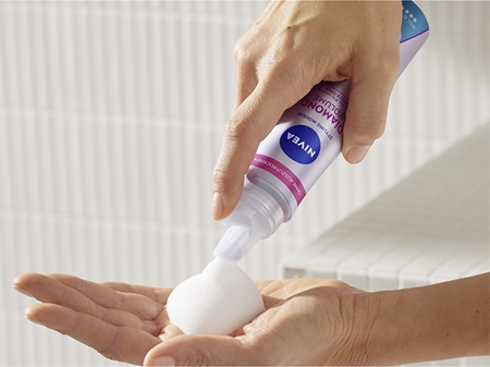 NIVEA Diamond Volume mousse para volume e brilho