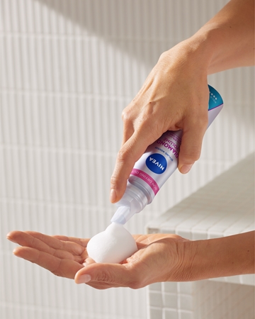 NIVEA Diamond Volume penové tužidlo pre objem a lesk
