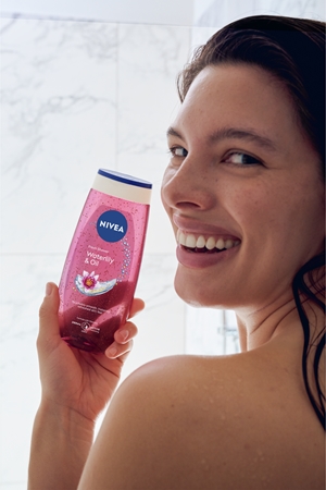 NIVEA Waterlily & Oil Refreshing Shower Gel