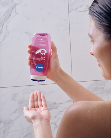 NIVEA Waterlily & Oil Refreshing Shower Gel