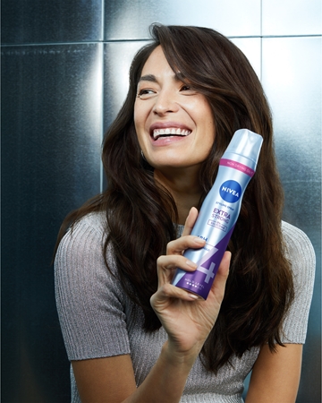 NIVEA Extra Strong lak za lase