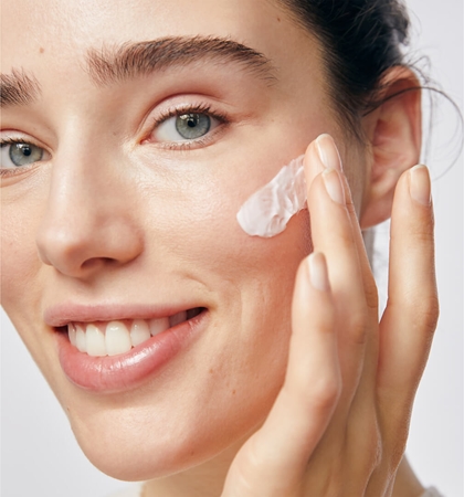 NIVEA 24 h Moisture osvěžující denní krém s vitamínem E