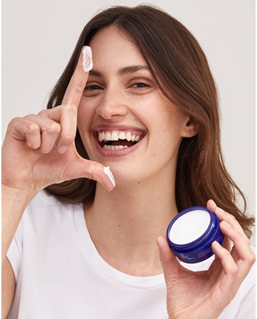 NIVEA 24h Moisture creme de noite regenerador