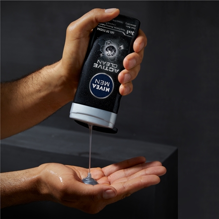NIVEA MEN Active Clean gel za prhanje za moške