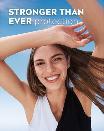 NIVEA Invisible Black & White Clear αντιιδρωτικό σε σπρέι
