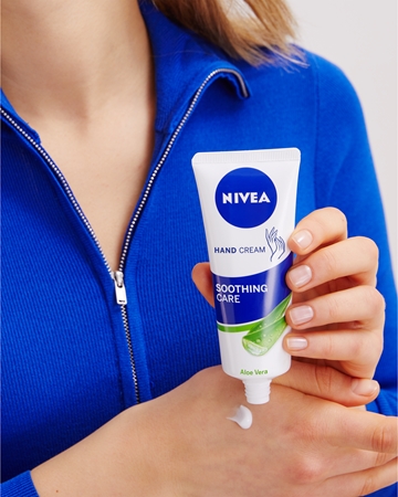 NIVEA Soothing Care upokojujúci krém na ruky