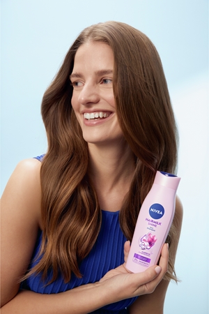 NIVEA Hairmilk Shine Nourishing Shampoo