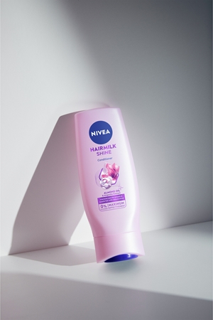 NIVEA Hairmilk Natural Shine Nourishing Conditioner