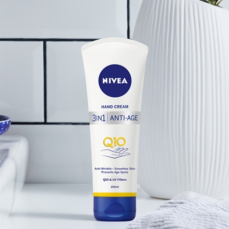 NIVEA Q10 Anti-Age Care crema per le mani per rinnovare l'elasticità della pelle