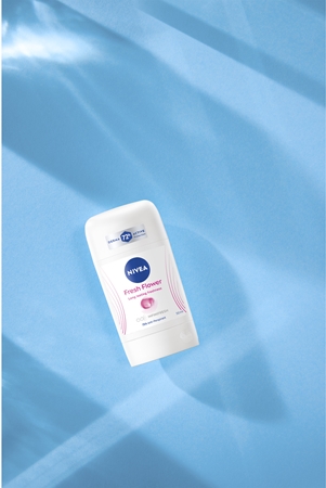 NIVEA Fresh Flower tuhý antiperspirant