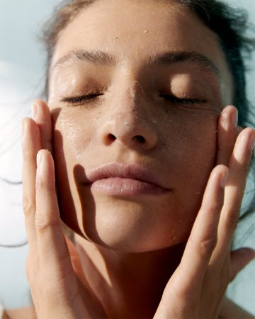 Nivea Derma Skin Clear Attīrošs līdzeklis sejai ar pīlinga efektu