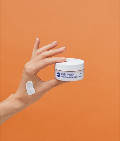 NIVEA Anti-Wrinkle Contouring výhodné balenie pre vyhladenie kontúr 65+