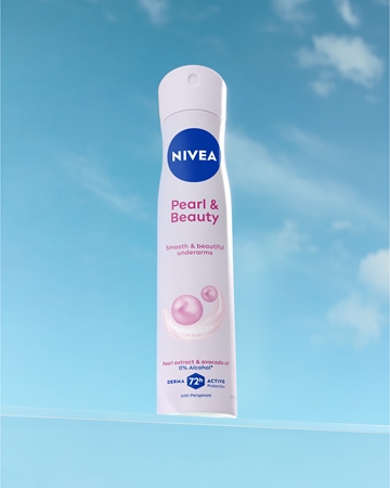 NIVEA Pearl & Beauty antiperspirant ve spreji 72h