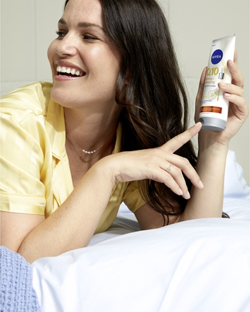 NIVEA Q10 Firming + Energizing spevňujúce telové sérum