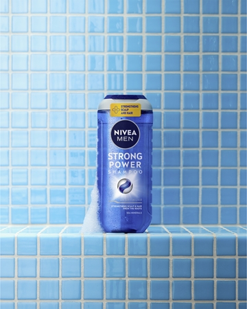 NIVEA MEN Strong Power shampoing pour stimuler la repousse des cheveux et renforcer les racines